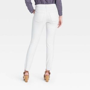 Universal Thread white skinny jeans